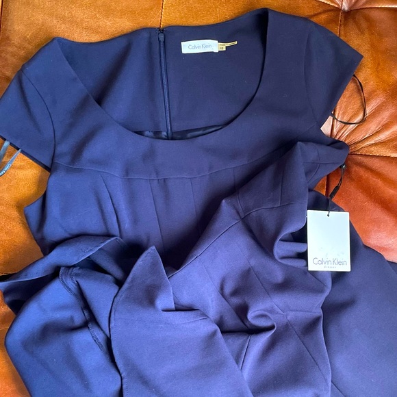 Calvin Klein • Midi Navy Blue Short Sleeve Formal Dress - Picture 5 of 9